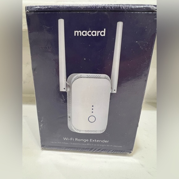 Dual Antenna Wi-Fi Range Extender - White - Picture 4 of 8
